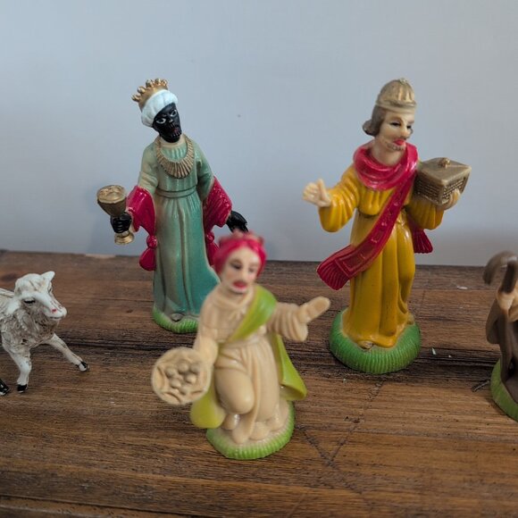 Vintage Plastic Nativity Scene Jesus Mary Wisemen - Picture 3 of 6